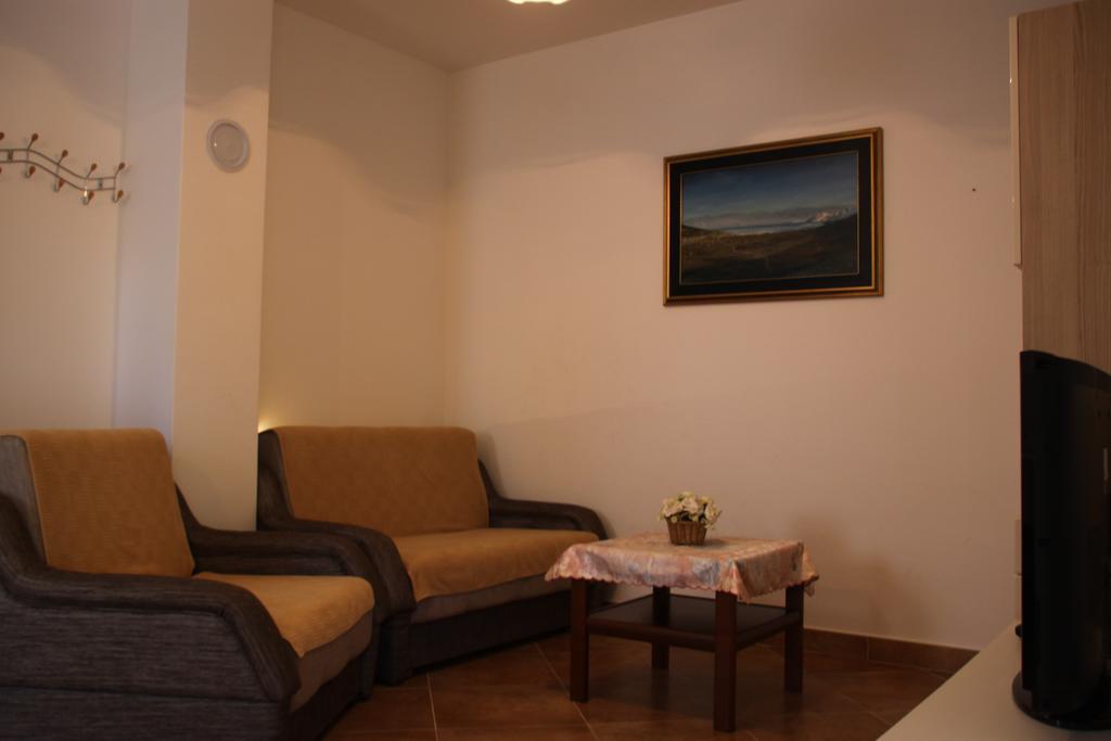 Mediterranean Oasis Apartments Baška Eksteriør billede