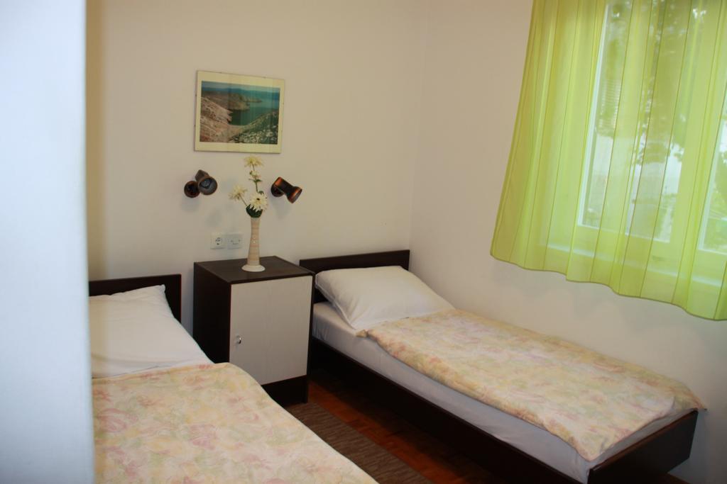 Mediterranean Oasis Apartments Baška Eksteriør billede